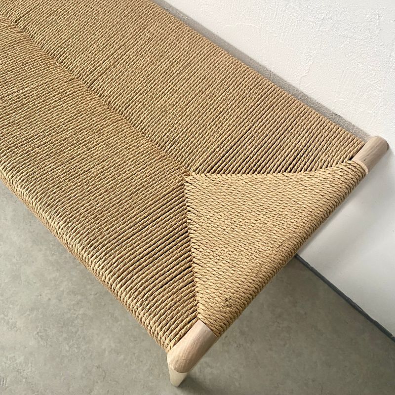 ベージュカラーのペーパーコードベンチ座面アップ撮影