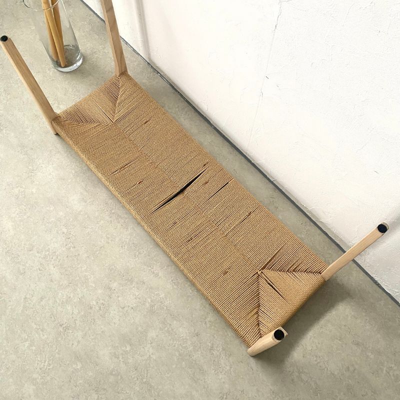 ベージュカラーのペーパーコードベンチ裏面撮影